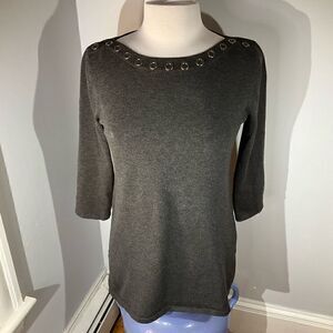 Loose Fit Grommet Sweater, S/P. 3/4 L Sleeves, Flattering Drape. Grey and Silver